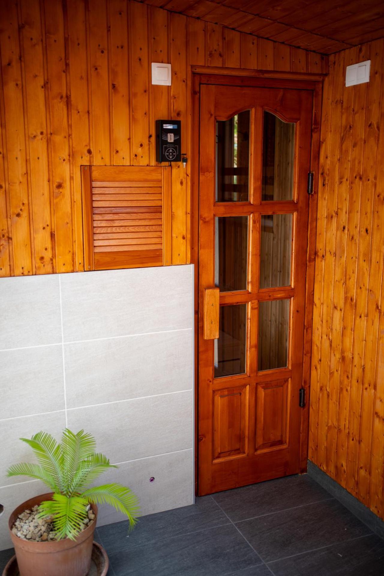 Holiday Apartmanhaz Gyula Zewnętrze zdjęcie