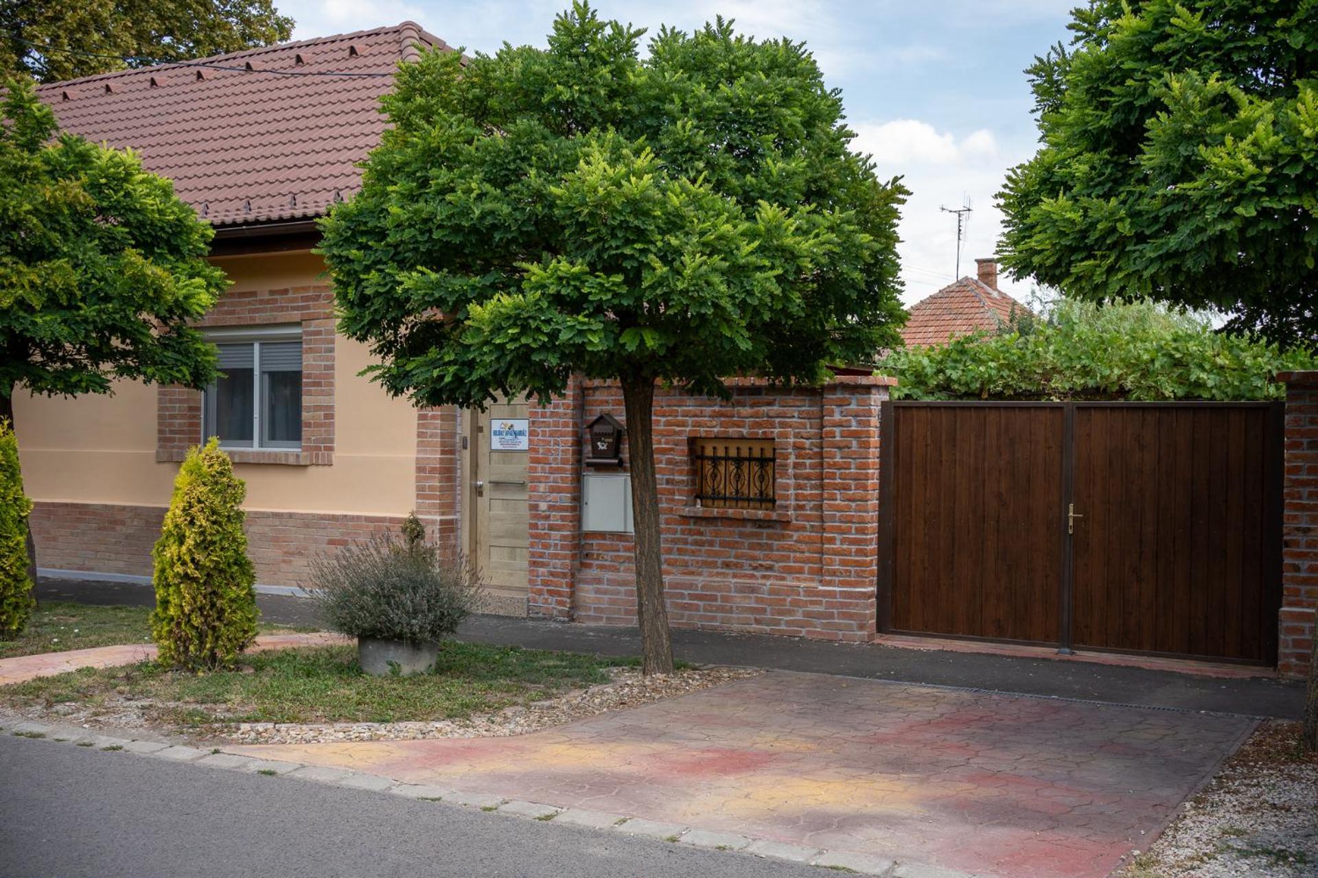 Holiday Apartmanhaz Gyula Zewnętrze zdjęcie
