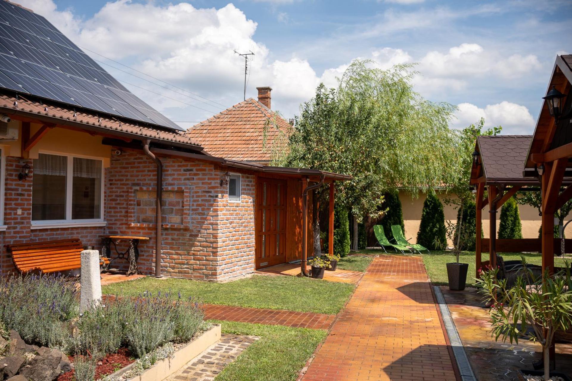 Holiday Apartmanhaz Gyula Zewnętrze zdjęcie