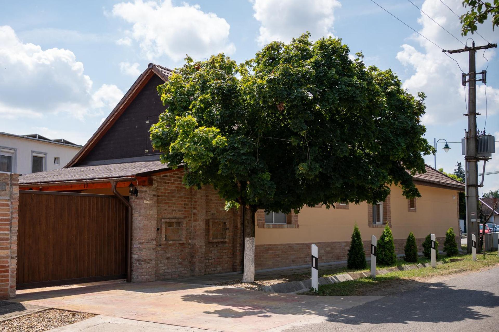 Holiday Apartmanhaz Gyula Zewnętrze zdjęcie